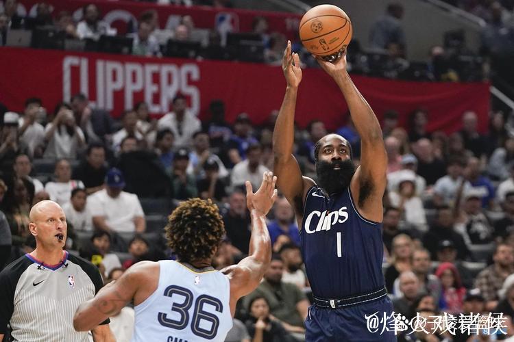 快船主场不敌灰熊遭遇4连败，哈登带伤出战贡献13分